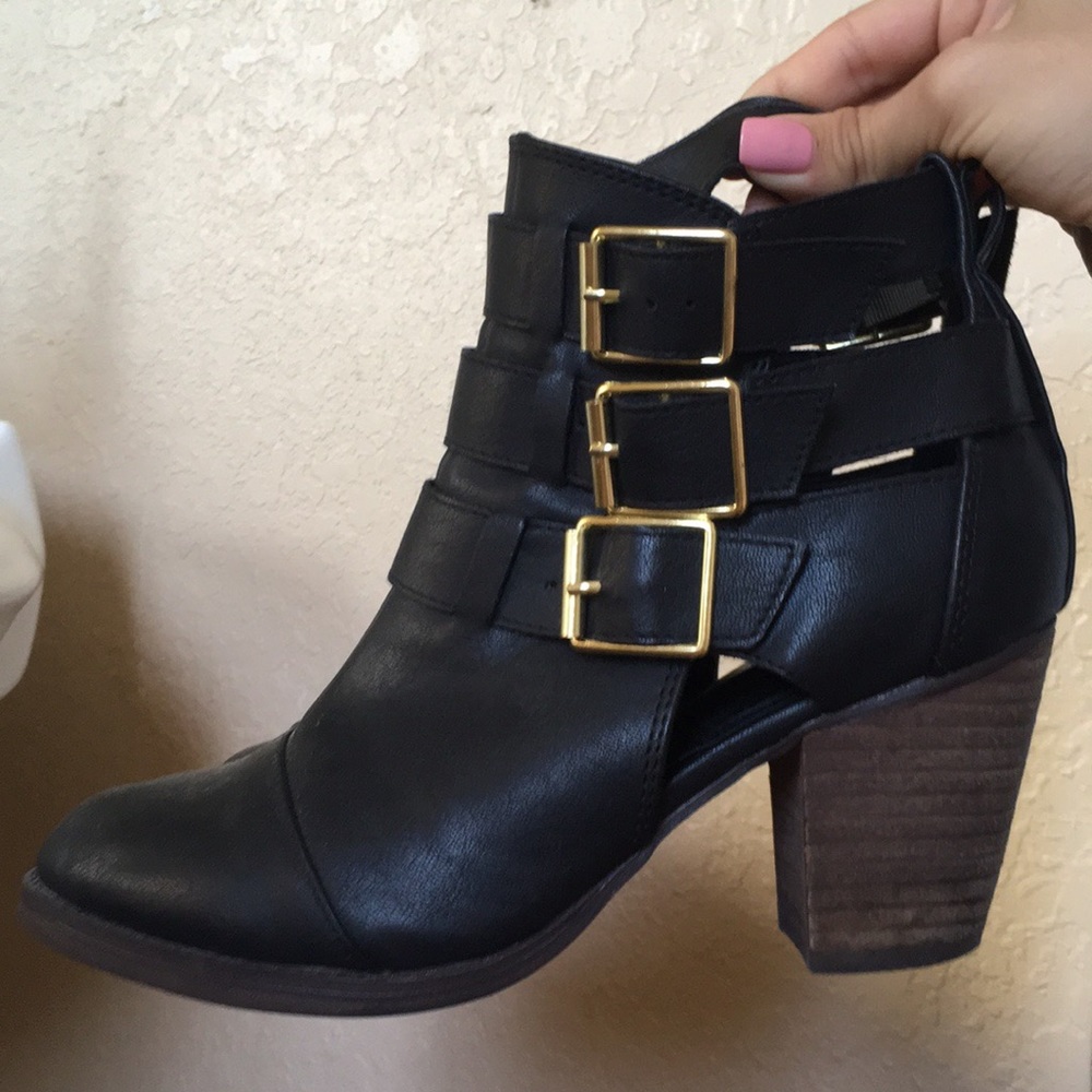 ANKLE BOOTS